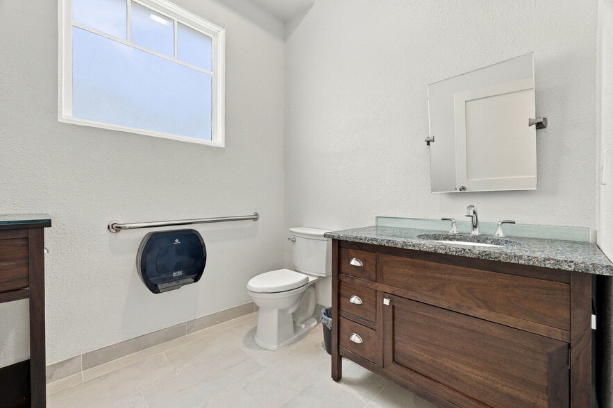 More Photos Of 125 N San Marcos, San Antonio Office Residential For Sale