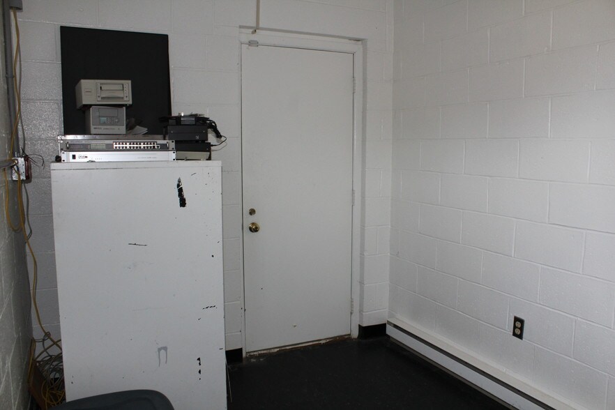 More Photos Of 11 Plains Rd, Augusta Office For Lease