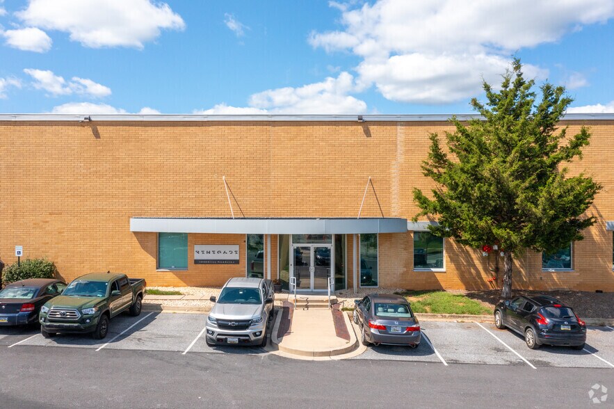 More Photos Of 300 Clubhouse Rd, Hunt Valley Warehouse For Lease