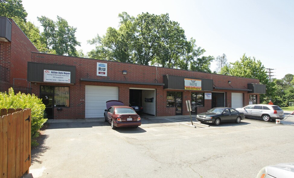 More Photos Of 2730-2738 N Graham St, Charlotte Business Park For Lease