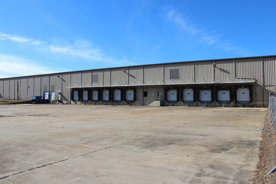 More Photos Of 195 Industrial Blvd, Madison Distribution For Lease