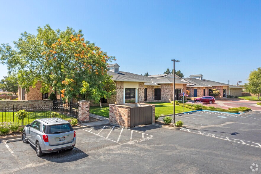 Primary Photo Of 8221-8227 N Fresno St, Fresno Office Residential For Lease