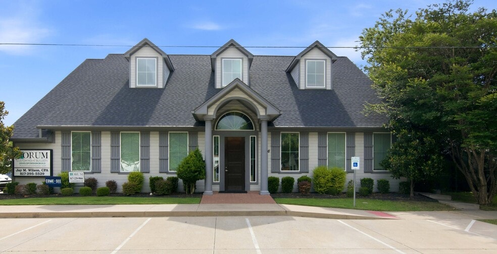 More Photos Of 116 N Dobson St, Burleson Office For Lease
