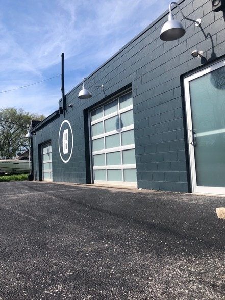 More Photos Of 823 Chadwick St, Indianapolis Storefront Retail Office For Lease