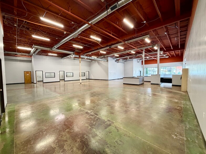 More Photos Of 10800 SE 82nd Ave, Happy Valley Storefront Retail Office For Sale