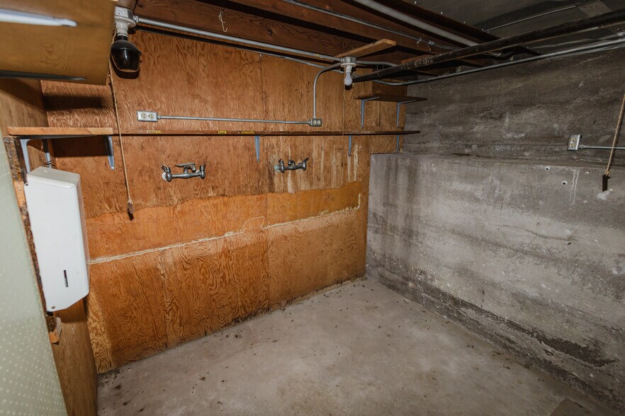 More Photos Of 724 N Main St, Newton Storefront For Sale