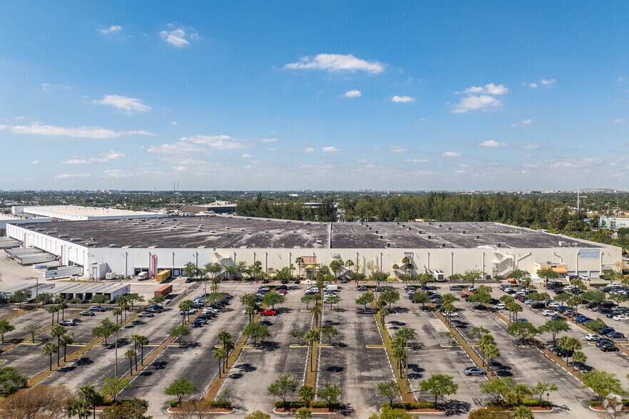 More Photos Of 6301 E 10th Ave, Hialeah Warehouse For Lease