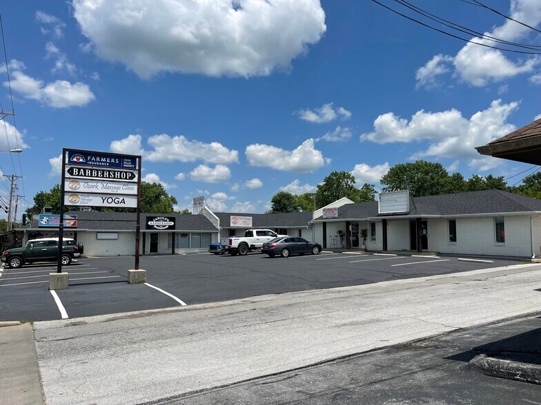 More Photos Of 502 N 3rd St, Ozark Storefront Retail Office For Sale
