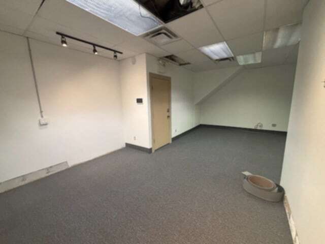 More Photos Of 1455 Ellis St, Kelowna Office Residential For Lease