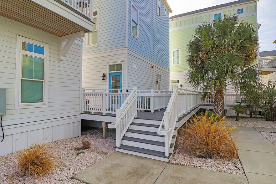 More Photos Of 108 West Dr, Atlantic Beach Office For Sale