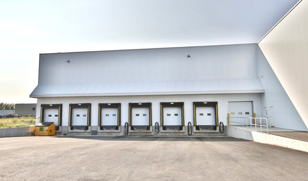 More Photos Of 7700 Av Duplessis, Saint-hyacinthe Warehouse For Lease