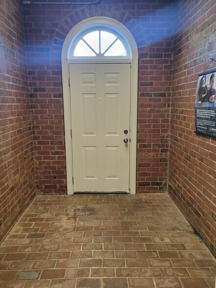 More Photos Of 115 Sycamore Dr, Athens Office For Sale