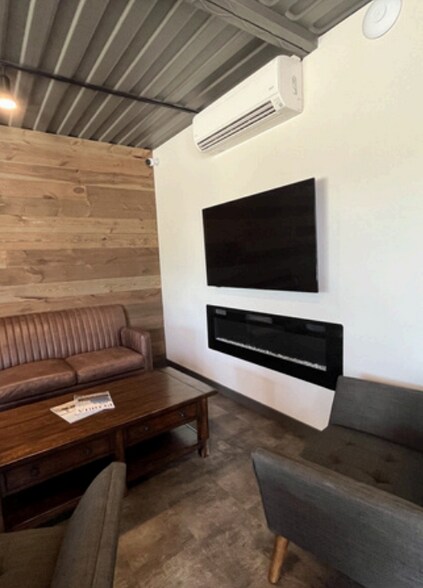 More Photos Of 224 N 2nd St, Hanna City Restaurant For Sale