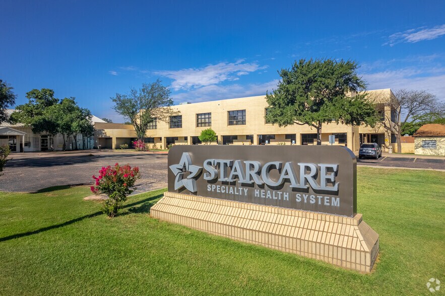 More Photos Of 3802-3806 Interstate 27, Lubbock Office For Sale