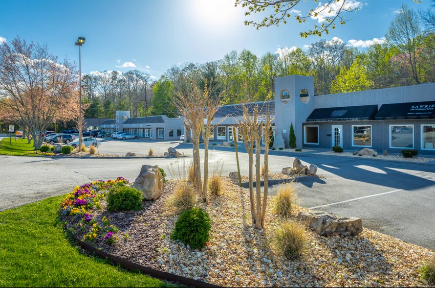 More Photos Of 1207-1223 Taft Hwy, Signal Mountain Unknown For Lease