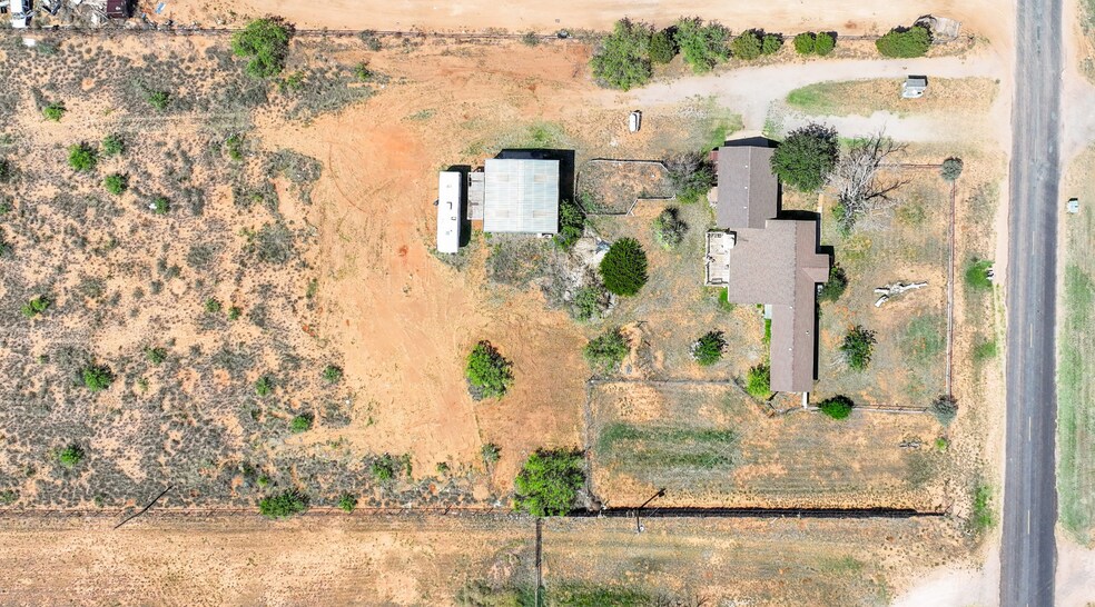 More Photos Of 1310 County 145 rd, Midland Flex For Sale