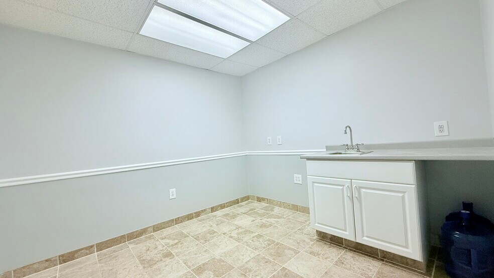 More Photos Of 561 Cranbury Rd, East Brunswick Medical For Sale