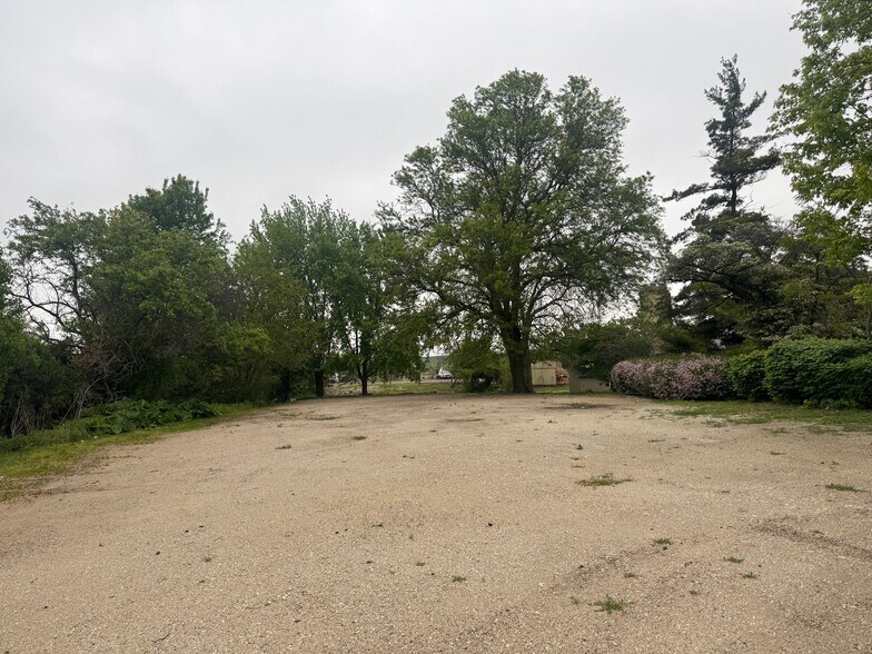 More Photos Of 1103 Fabyan Pkwy, Geneva Manufacturing For Lease