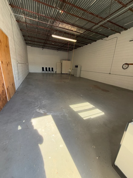 More Photos Of 2020 S Combee Rd, Lakeland Warehouse For Lease