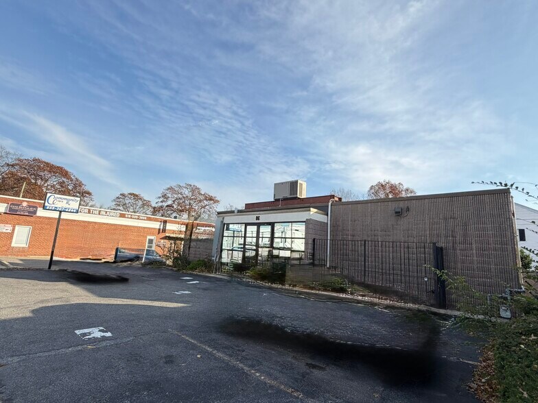 More Photos Of 86 Front St, Hempstead Storefront Retail Office For Sale
