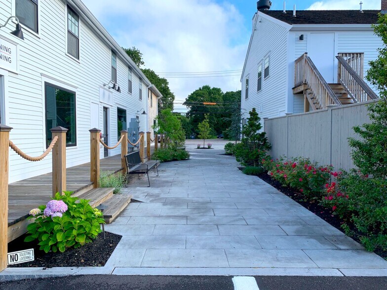More Photos Of 46 Railroad Ave, Duxbury General Retail For Lease