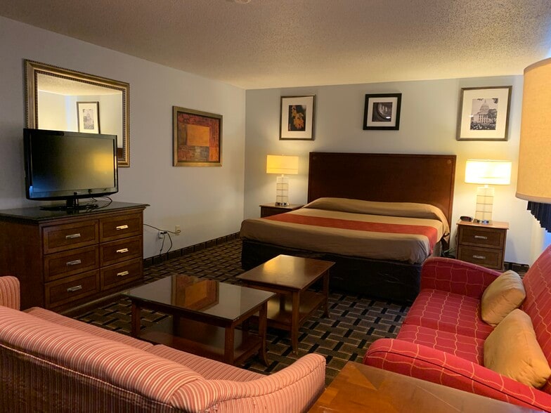 More Photos Of 1201 Hawkeye Ave SW, Le Mars Hotel For Sale