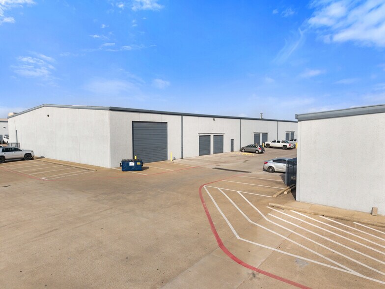 More Photos Of 812-814 Blue Mound Rd, Saginaw Warehouse For Lease