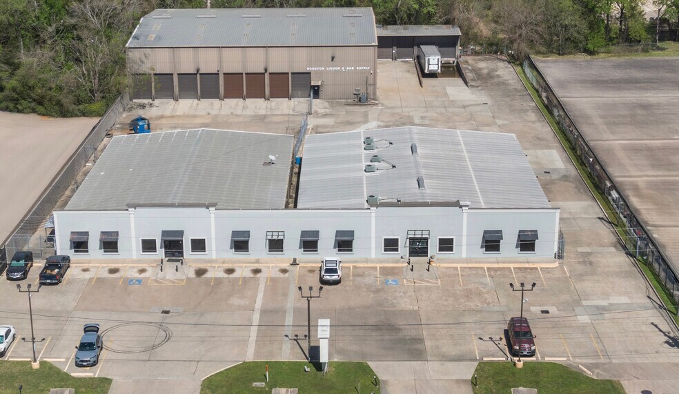 Primary Photo Of 14110 Stuebner Airline Rd, Houston Convenience Store For Sale