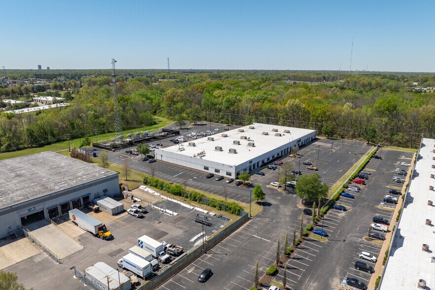 More Photos Of 1725 Shelby Oaks Dr N, Memphis Flex For Lease