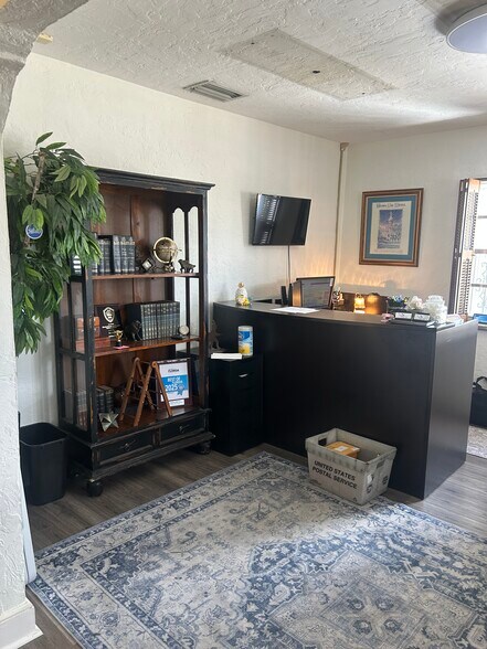 More Photos Of 902 N Armenia Ave, Tampa Office For Sale