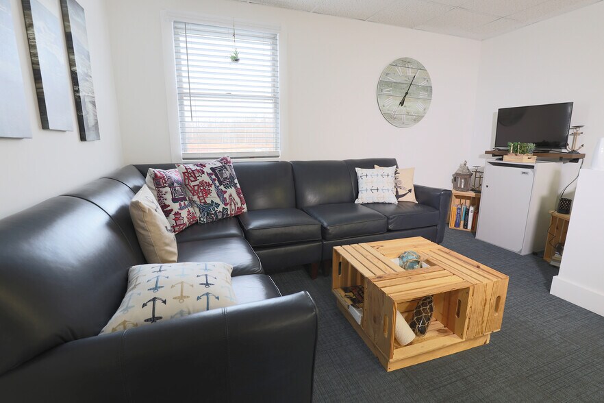 More Photos Of 322 Ballston Ave, Schenectady Office For Sale