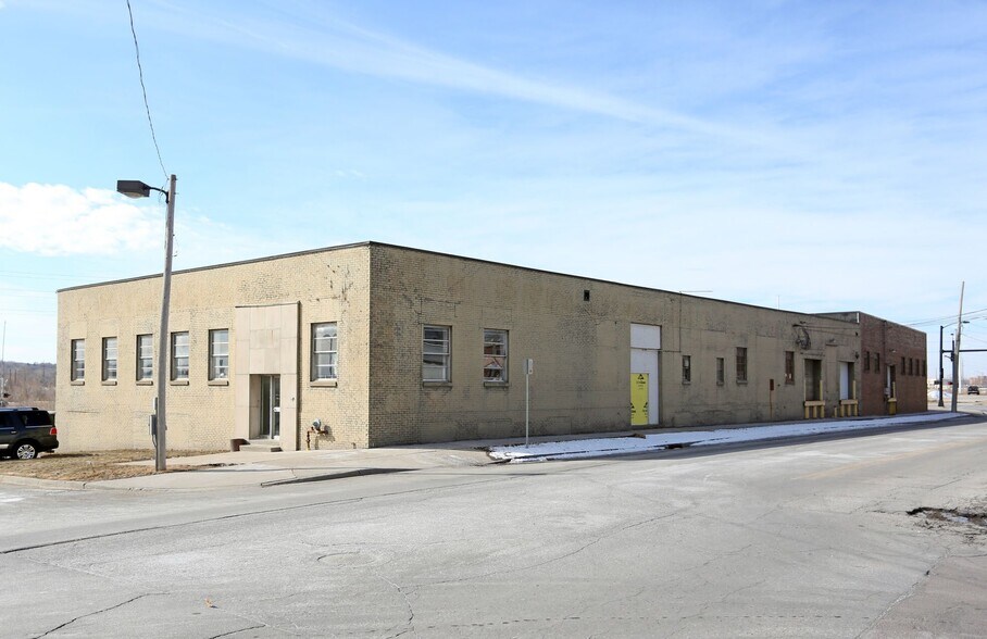 Primary Photo Of 1100 Cherry St, Des Moines Warehouse For Sale