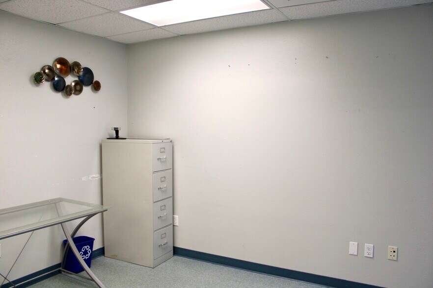 More Photos Of 135 Carmen Ln, Santa Maria Rehabilitation Center For Lease