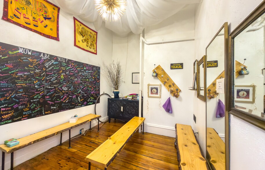 More Photos Of 205-209 S College Ave, Salem Office For Lease