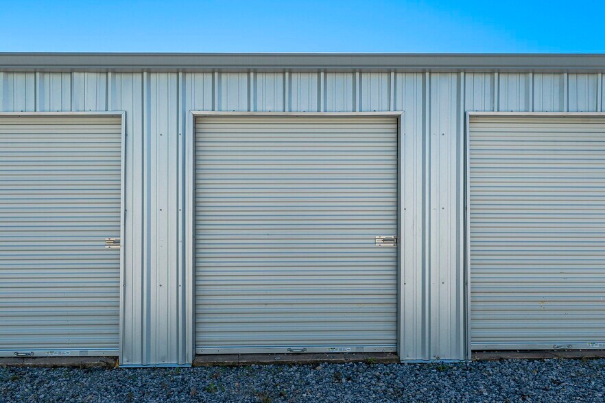 More Photos Of 6126 Thomas Dr, Panama City Self Storage For Sale