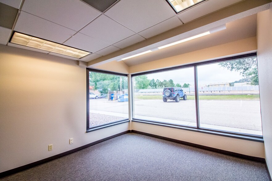 More Photos Of 5085 List Dr, Colorado Springs Medical For Lease
