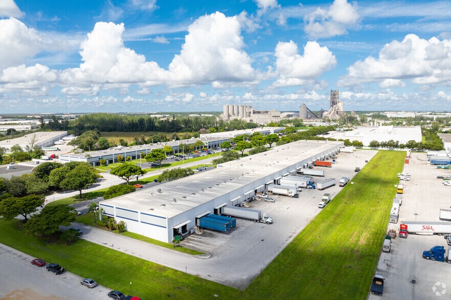 More Photos Of 11701 NW 102nd Rd, Medley Warehouse For Lease