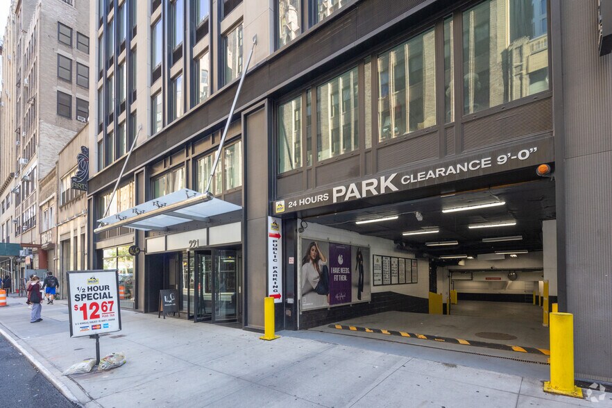 More Photos Of 219 W 79th St, New York Medical For Lease