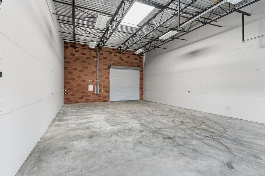More Photos Of 5041 Cheyenne ave, Las Vegas Warehouse For Lease