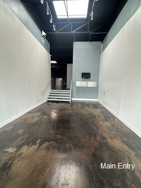 More Photos Of 1215 Dragon St, Dallas Showroom For Lease
