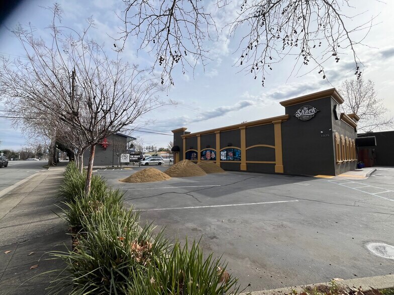 More Photos Of 1201 Market St, Redding Restaurant For Lease