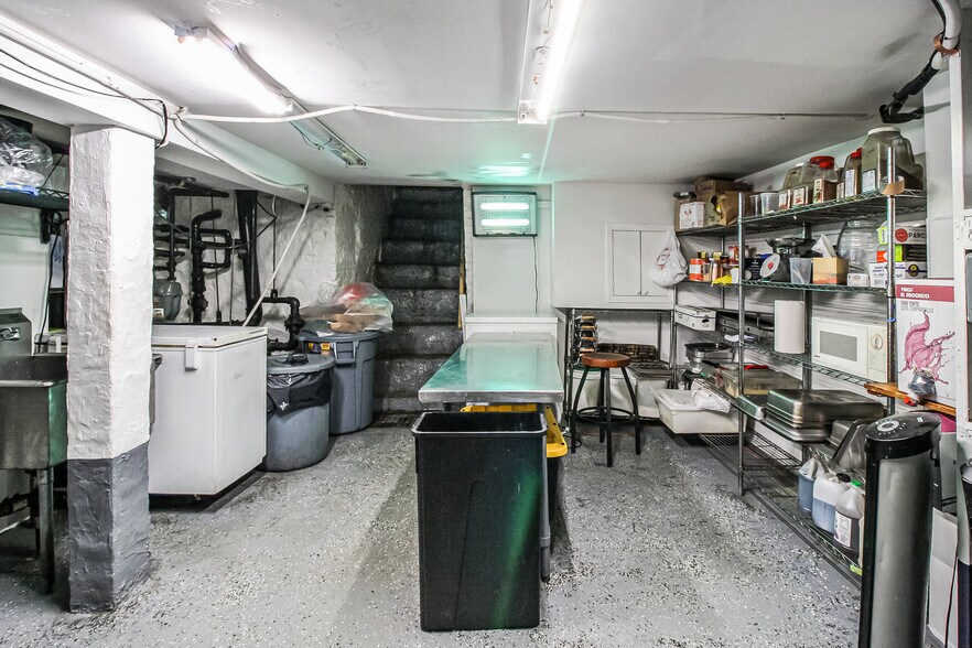 More Photos Of 550 Court St, Brooklyn Restaurant For Lease