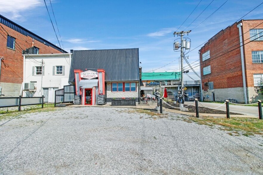 More Photos Of 205 N Race St, Glasgow Storefront Retail Office For Sale