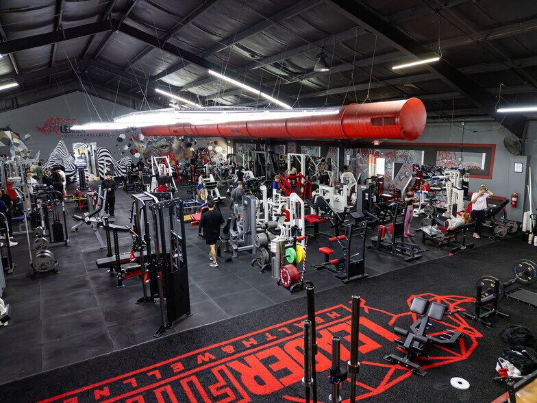 More Photos Of 321 S Persimmon St, Tomball Manufacturing For Lease