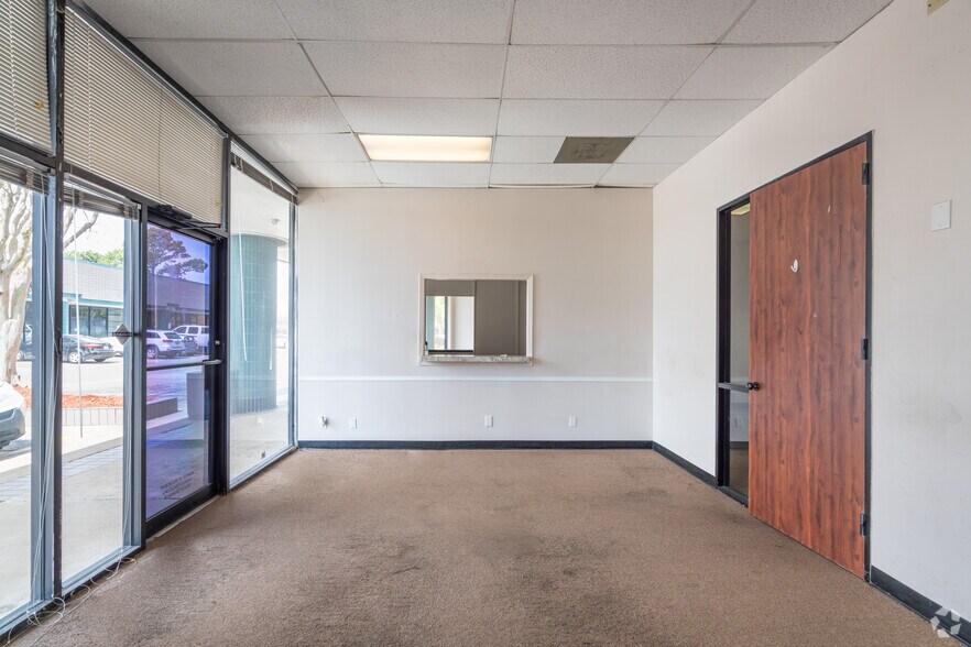 More Photos Of 12501-12607 Gulf Fwy, Houston Unknown For Lease