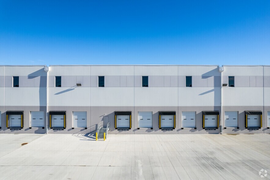 More Photos Of 1000 Carson Ct, Palmer Township Distribution For Lease