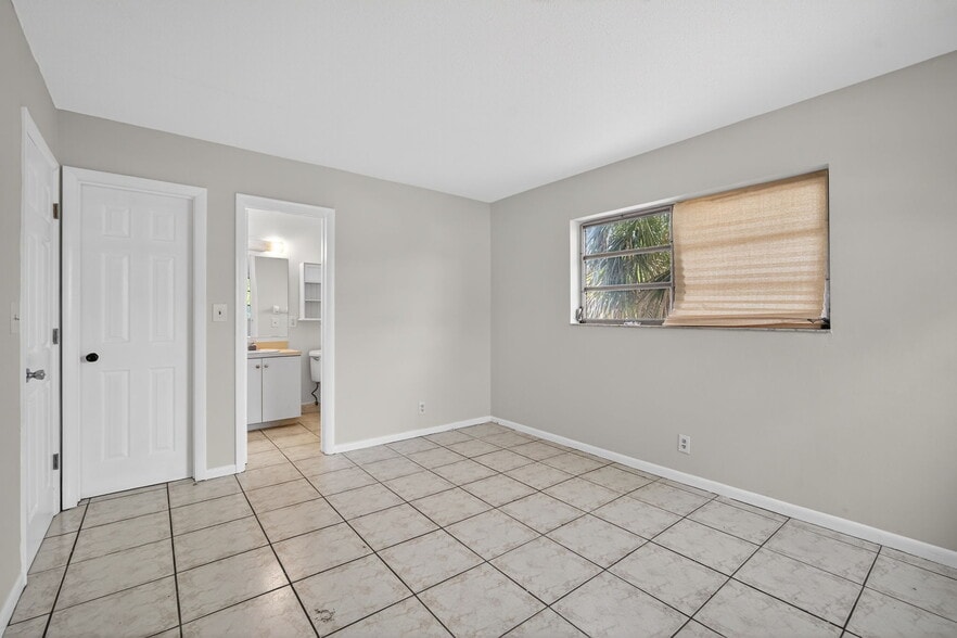 More Photos Of 461 Sunshine Dr, Coconut Creek Apartments For Sale