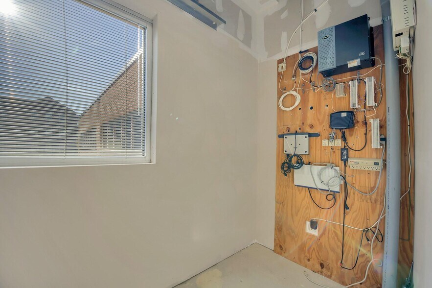 More Photos Of 21 Laurel Ave, Cornwall Medical For Lease