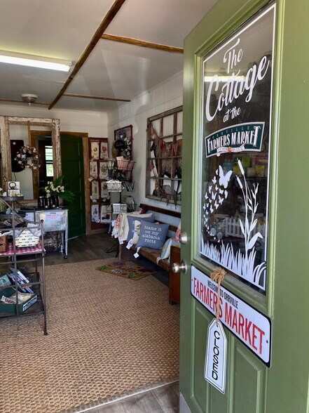 More Photos Of 14560 Main St, Orrville General Retail For Sale