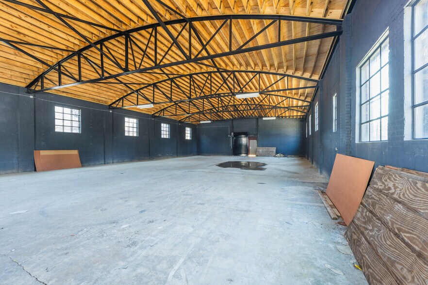 More Photos Of 740 SW Bluff St, Atlanta Warehouse For Sale